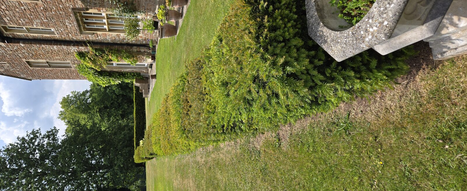 Private estate hedge and manor